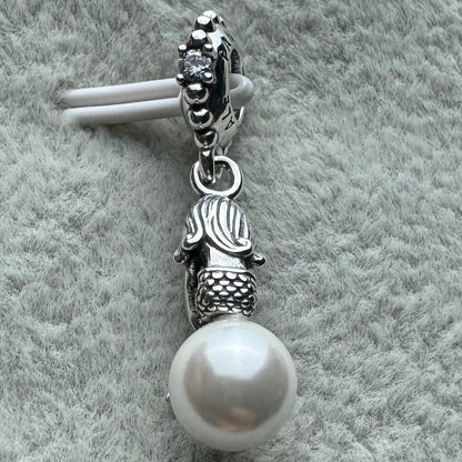 Charm Colgante Princesa Ariel Sobre Perla Sirenita Disney Pandora Vista Desde Atrás