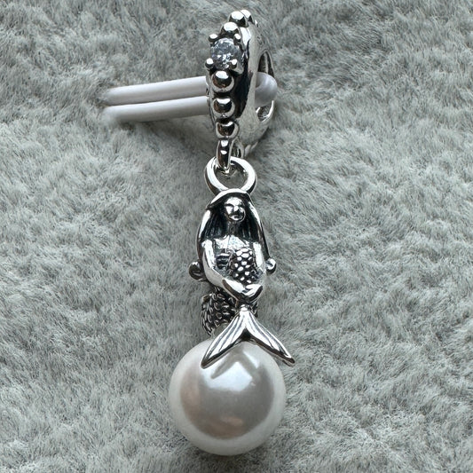 Charm Colgante Princesa Ariel Sobre Perla Sirenita Disney Pandora Vista Frontal