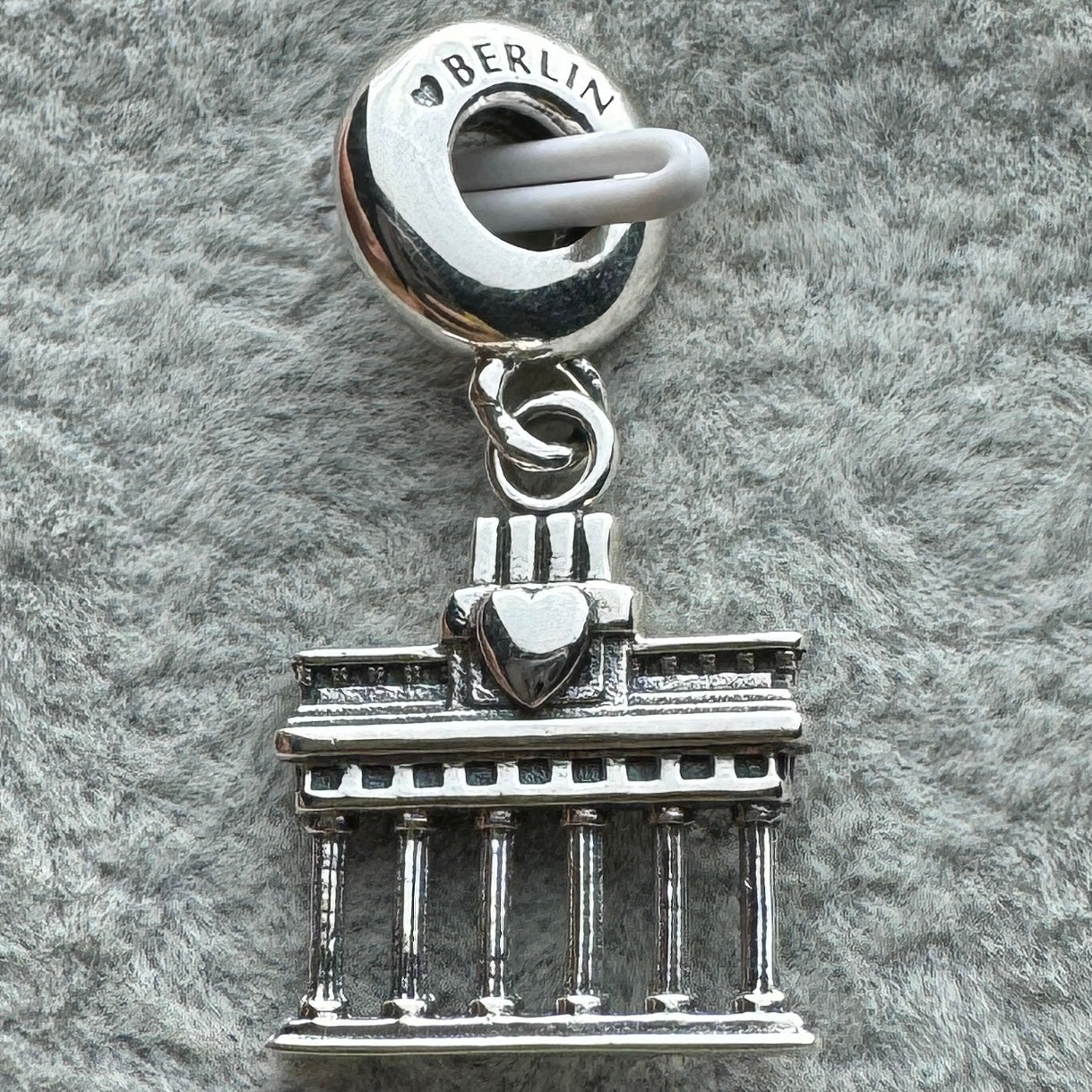 Charm Colgante Puerta De Brandeburgo Berlín Alemania Pandora Vista Lateral