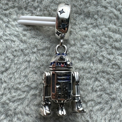 Charm Colgante R2D2 Se Le Mueven Brazos Y Cabeza Star Wars Disney Pandora Vista Frontal