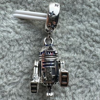 Charm Colgante R2D2 Se Le Mueven Brazos Y Cabeza Star Wars Disney Pandora Vista Frontal Movible