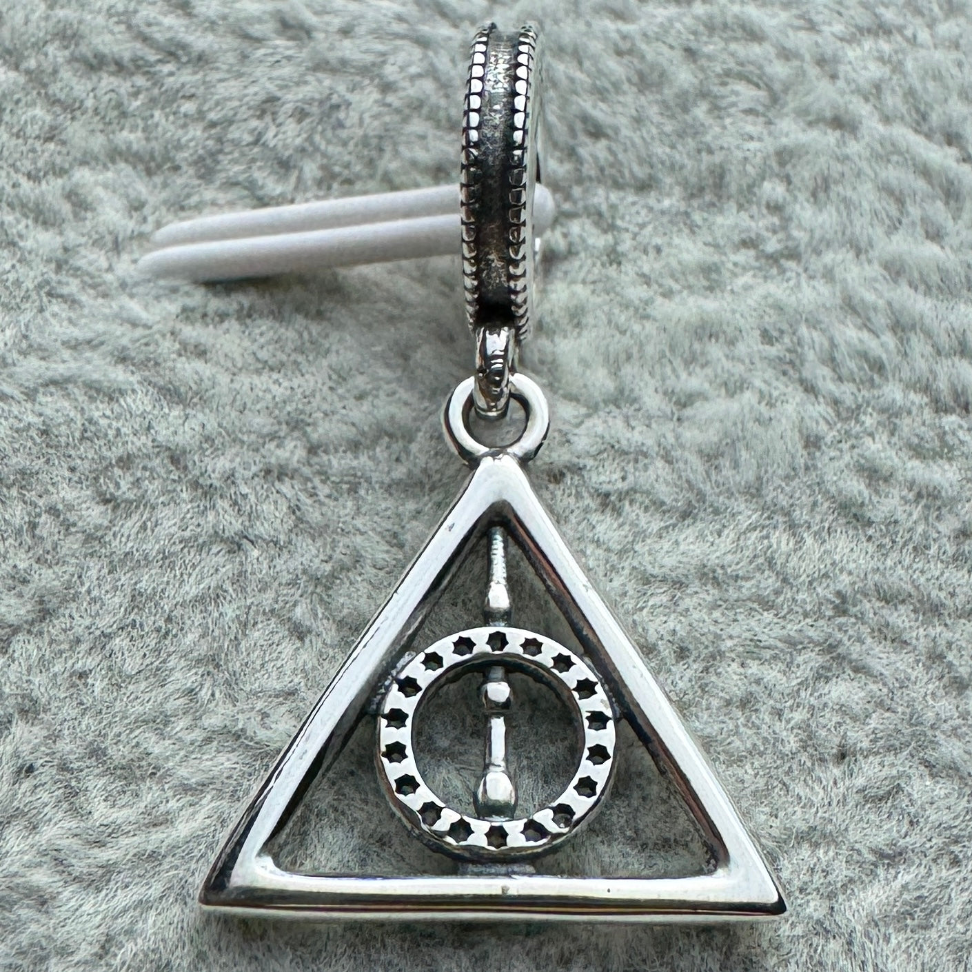 Charm Colgante Reliquia Harry Potter Pandora Vista Desde Atrás