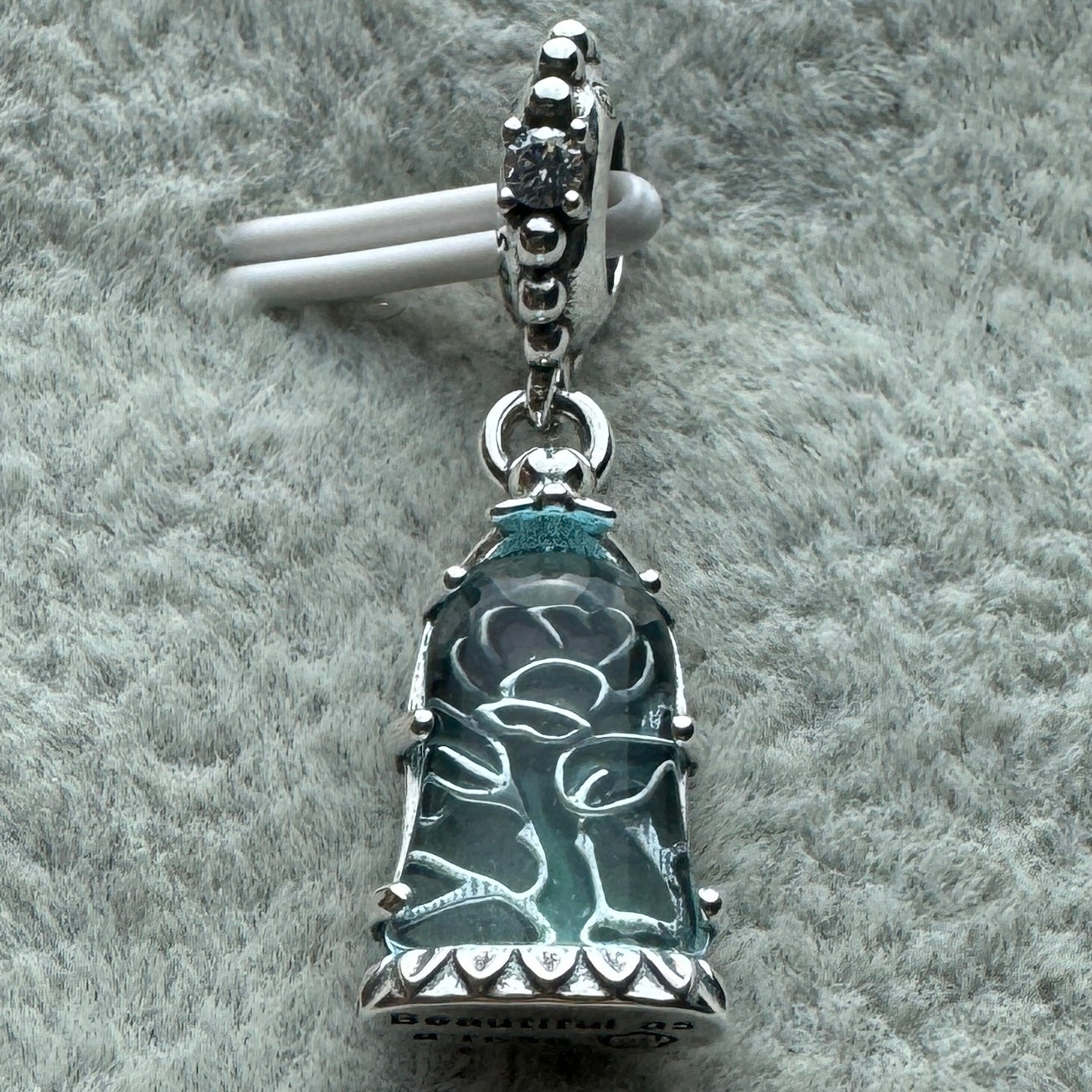 Charm Colgante Rosa Encantada De Princesa La Bella Y La Bestia De Disney Pandora Vista Frontal
