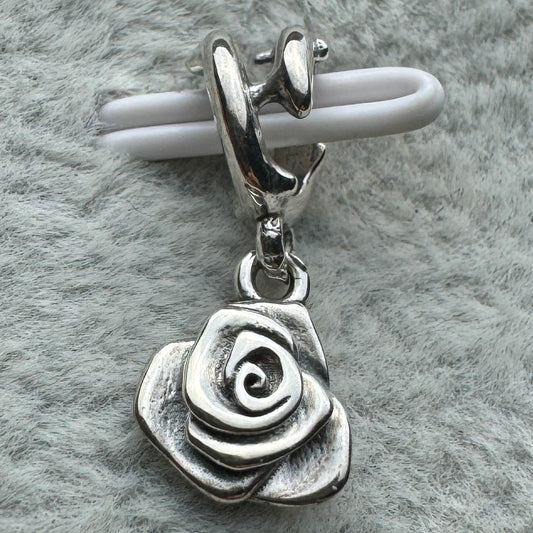 Charm Colgante Rosa Floreciendo Pandora Vista Frontal