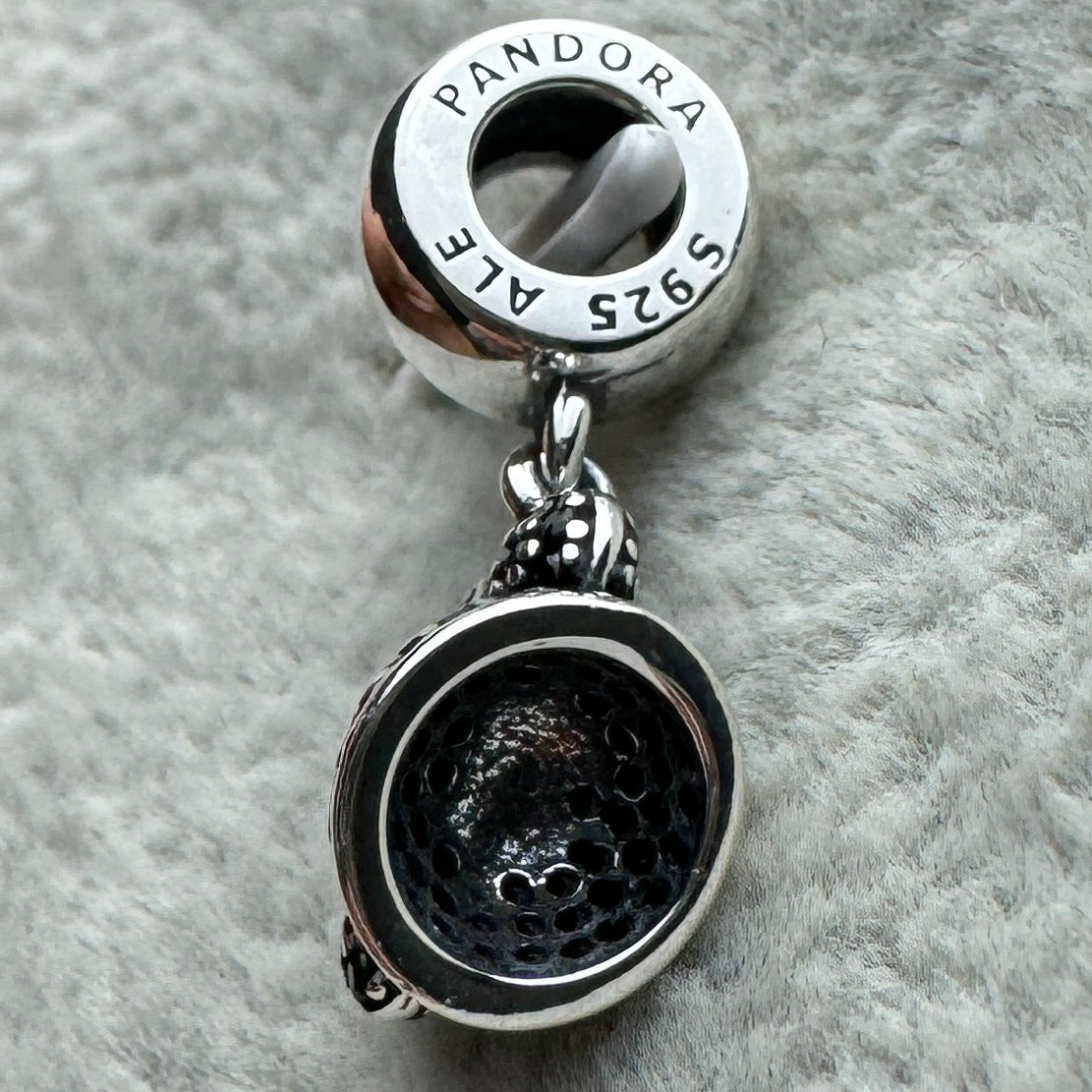 Charm Colgante Sombrero Minnie Disney Pandora Vista Del Costado