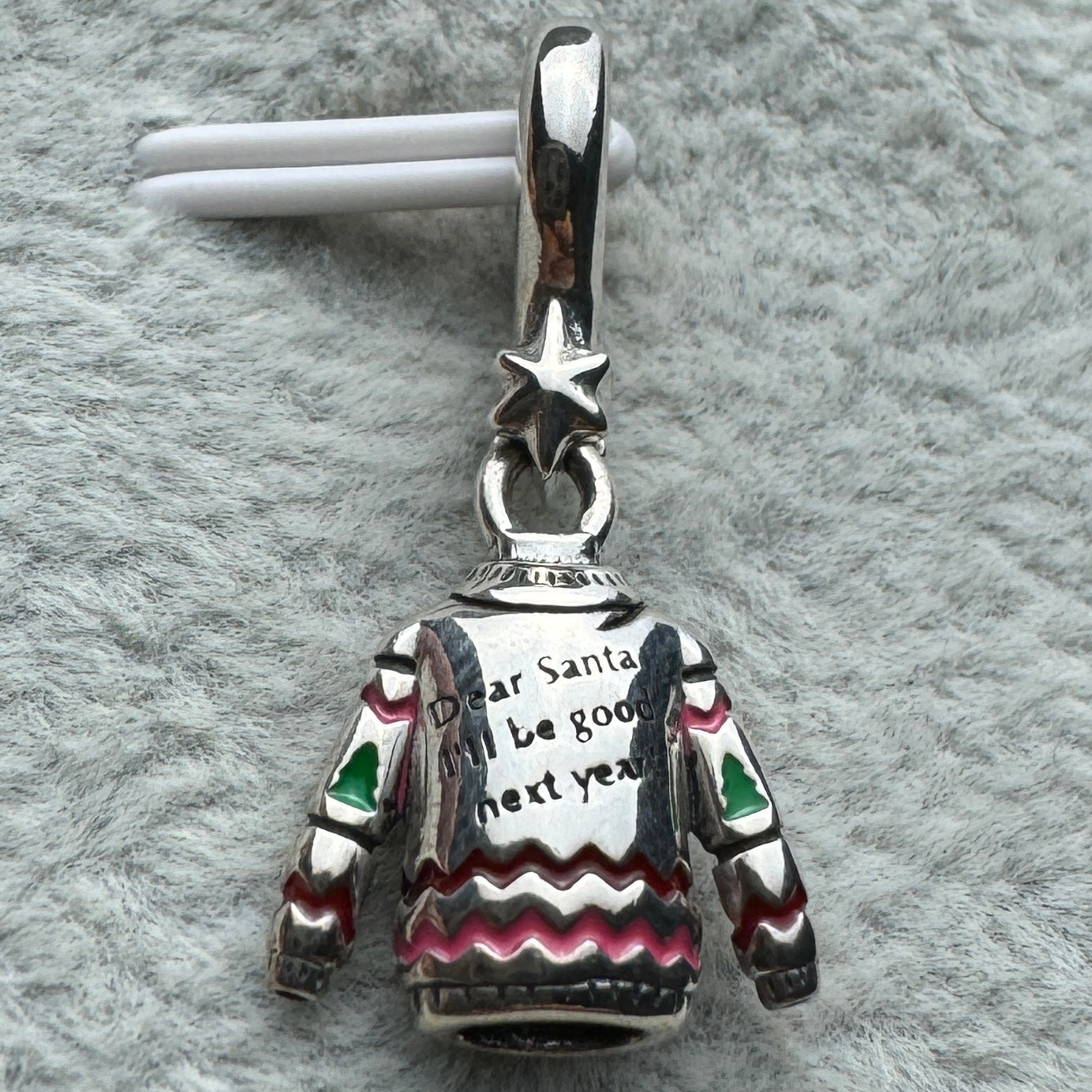 Charm Colgante Suéter Navideño Pandora Vista Desde Atrás