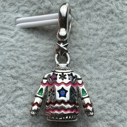 Charm Colgante Suéter Navideño Pandora Vista Frontal
