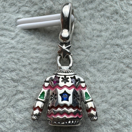 Charm Colgante Suéter Navideño Pandora Vista Frontal