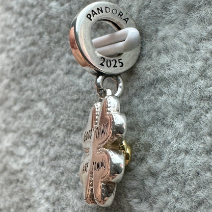 Charm Colgante Trébol De Cuatro Hojas Club 2025 Pandora Vista Del Costado