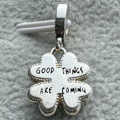 Charm Colgante Trébol De Cuatro Hojas Club 2025 Pandora Vista Desde Atrás