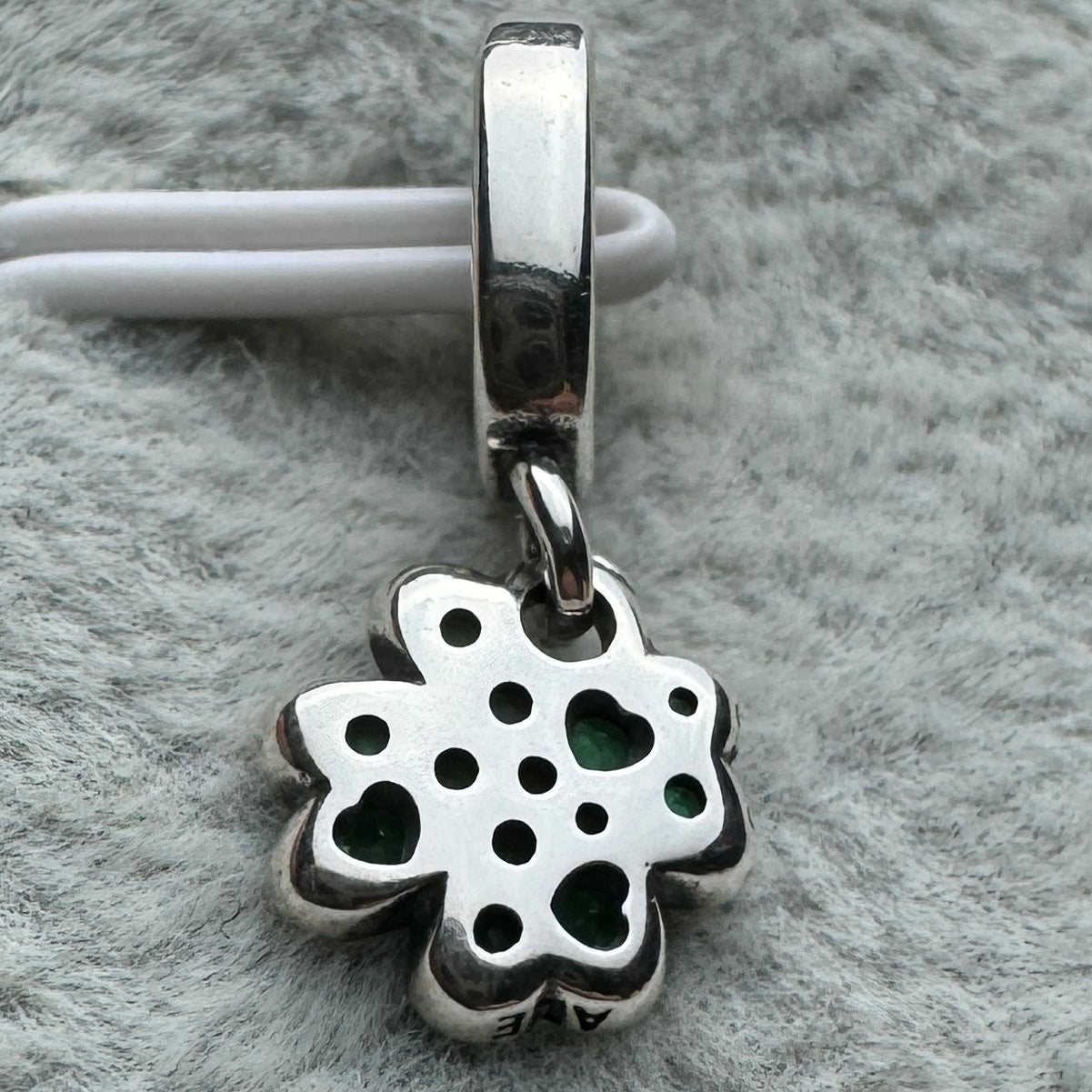 Charm Colgante Trébol De La Buena Suerte Pandora Vista Desde Atrás