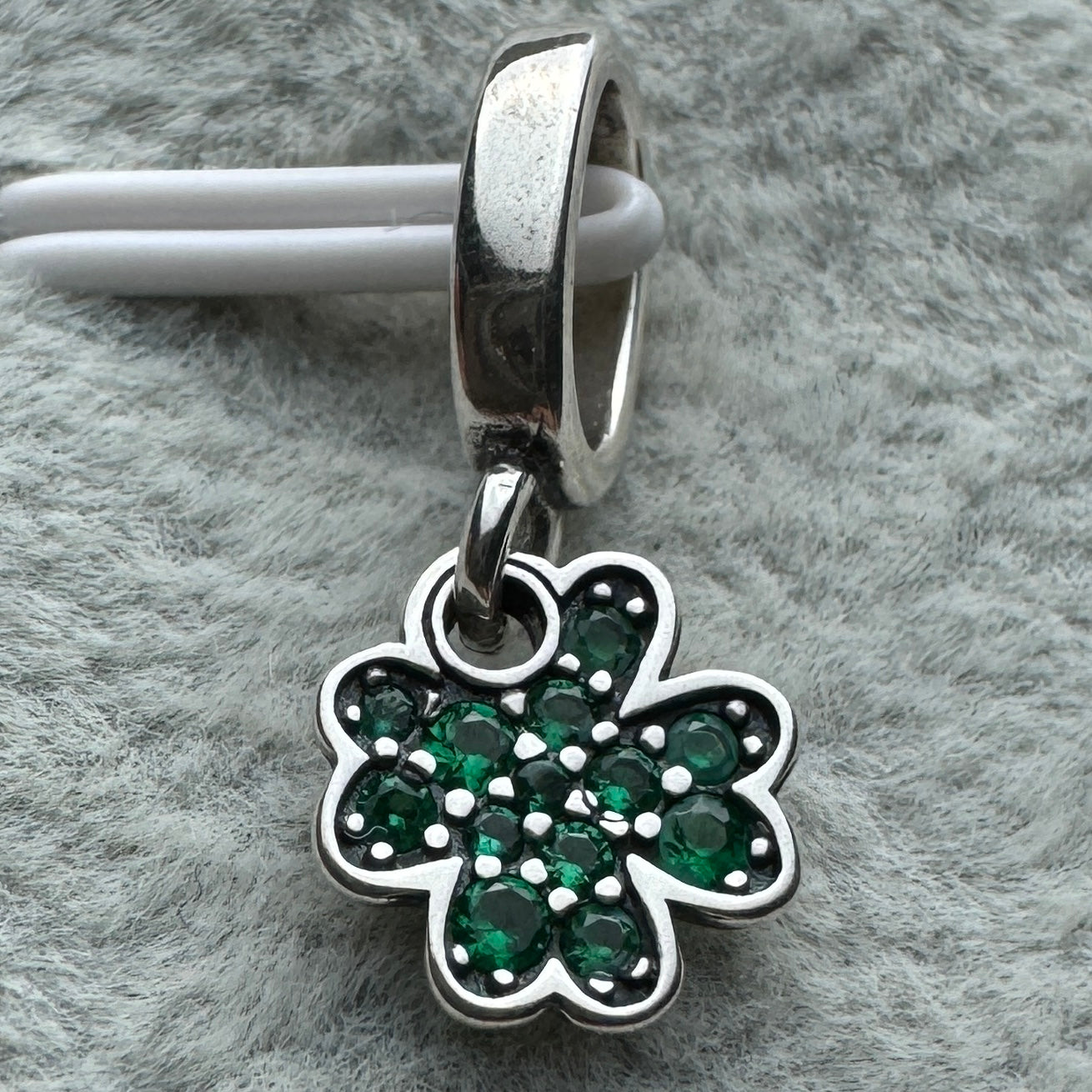 Charm Colgante Trébol De La Buena Suerte Pandora Vista Frontal