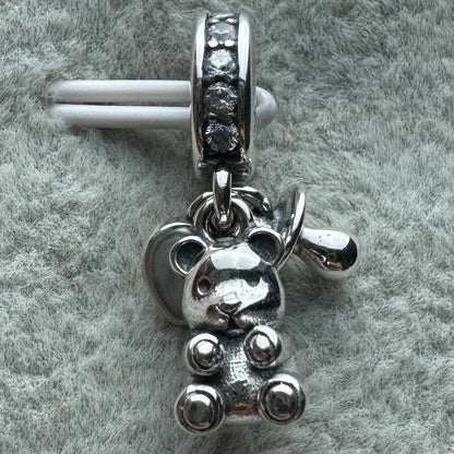Charm Colgante Triple Bebé Oso, Corazón Y Chupón Pandora Vista Frontal