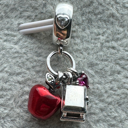 Charm Colgante Triple Manzana, Gema Y Cofre Princesa Blanca Nieves Disney Pandora Vista Frontal
