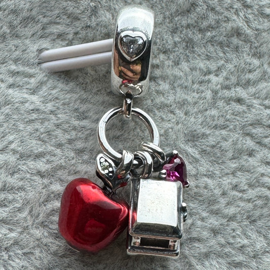 Charm Colgante Triple Manzana, Gema Y Cofre Princesa Blanca Nieves Disney Pandora Vista Frontal