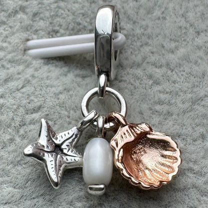 Charm Colgante Triple Mar Concha, Perla Y Estrella Pandora Vista Desde Atrás