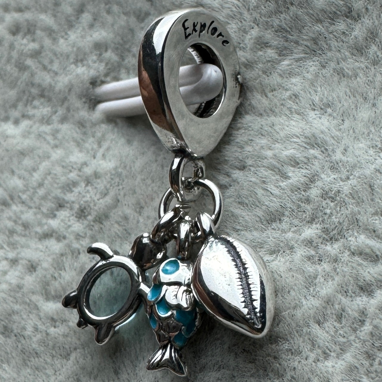 Charm Colgante Triple Mar Pez, Tortuga Marina Y Concha Pandora Vista Del Costado