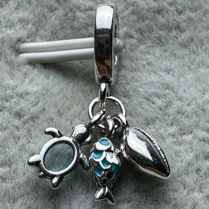 Charm Colgante Triple Mar Pez, Tortuga Marina Y Concha Pandora Vista Desde Atrás