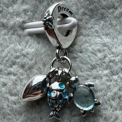 Charm Colgante Triple Mar Pez, Tortuga Marina Y Concha Pandora Vista Lateral