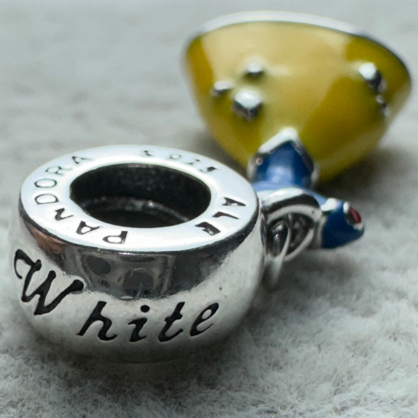 Charm Colgante Vestido Princesa Blancanieves Disney Pandora Vista Desde Arriba