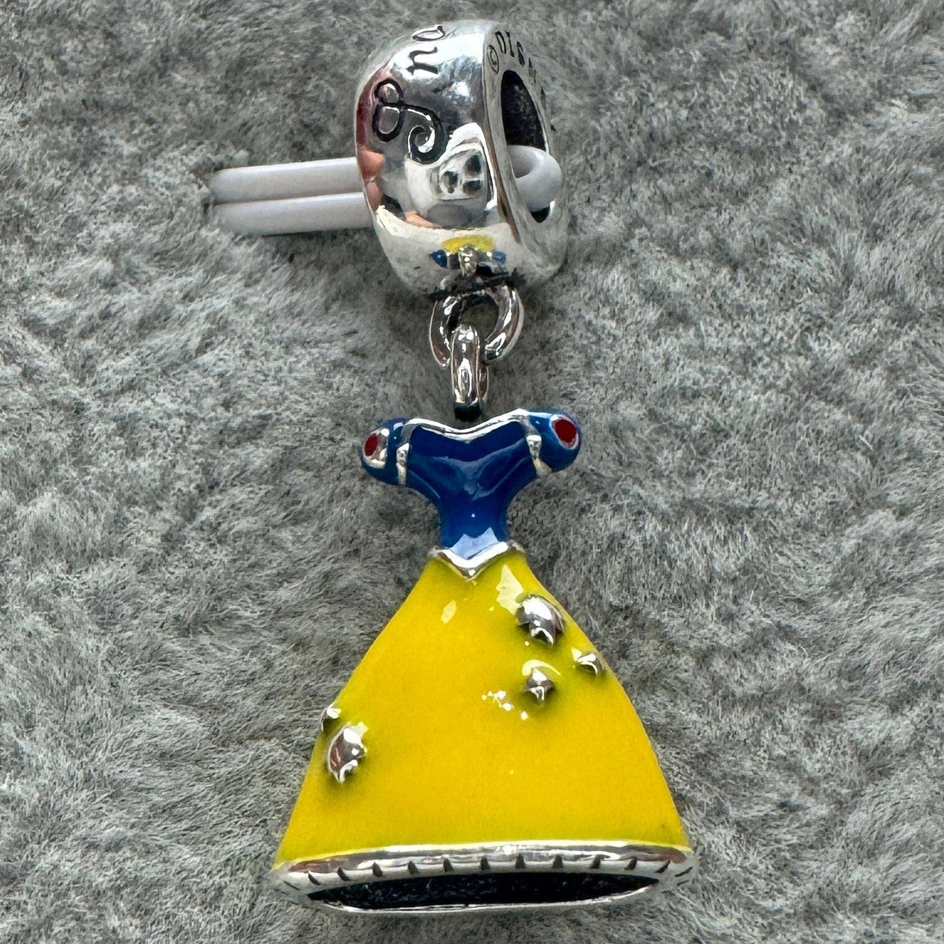 Charm Colgante Vestido Princesa Blancanieves Disney Pandora Vista Frontal