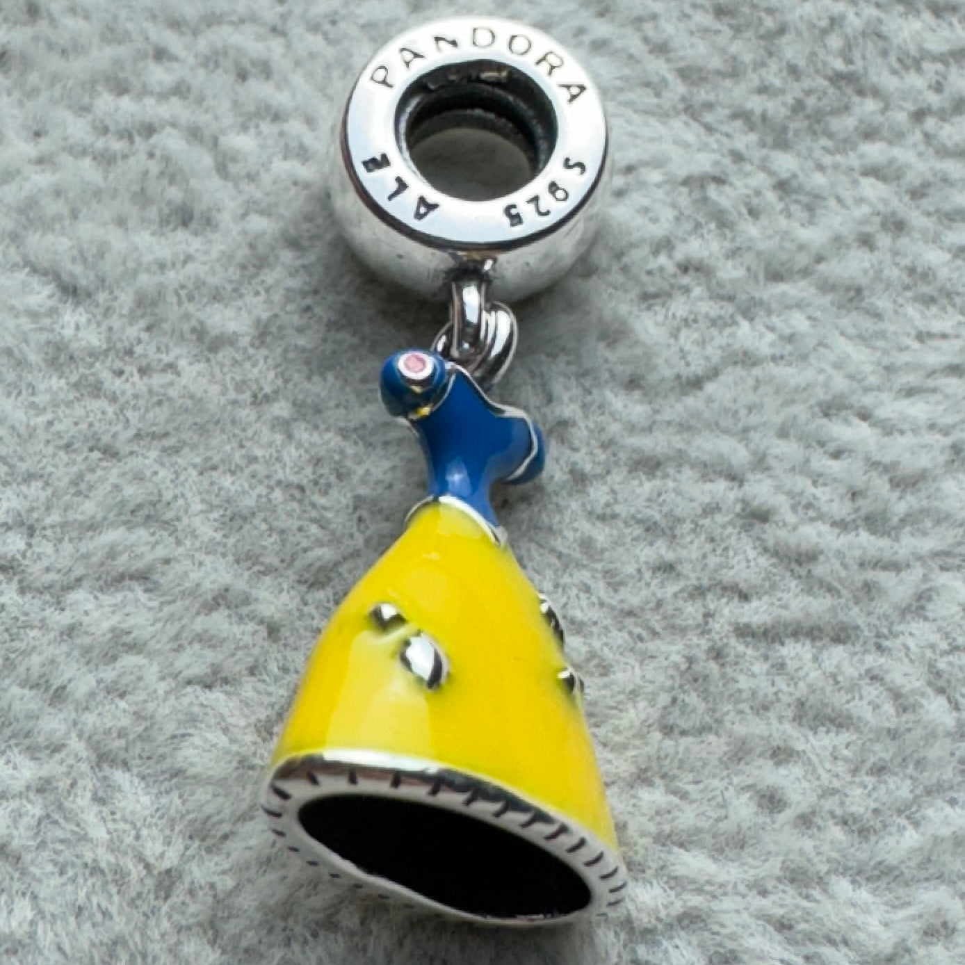 Charm Colgante Vestido Princesa Blancanieves Disney Pandora Vista Lateral
