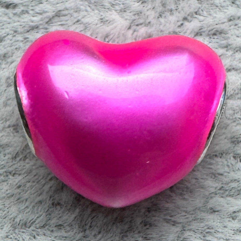 Charm Corazón Metálico Rosa Pandora Vista Desde Atrás