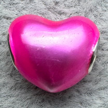 Charm Corazón Metálico Rosa Pandora Vista Frontal