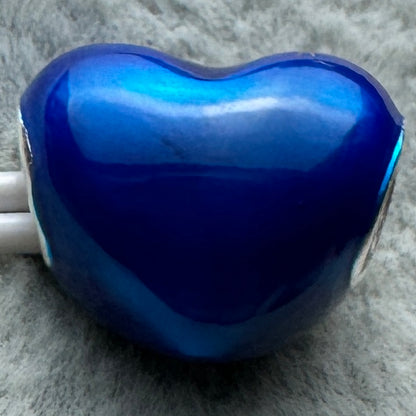 Charm Corazón Azul Metálico Pandora Vista Frontal