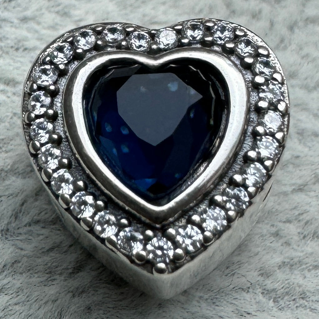 Charm Corazón Brillante Azul Pandora Vista Desde Atrás