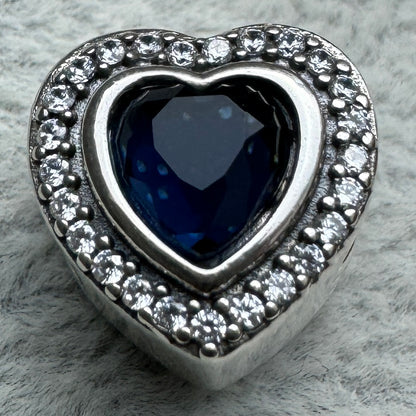 Charm Corazón Brillante Azul Pandora Vista Desde Atrás
