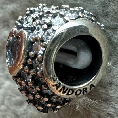 Charm Corazón Brillanté Pavé Pandora Vista Lateral