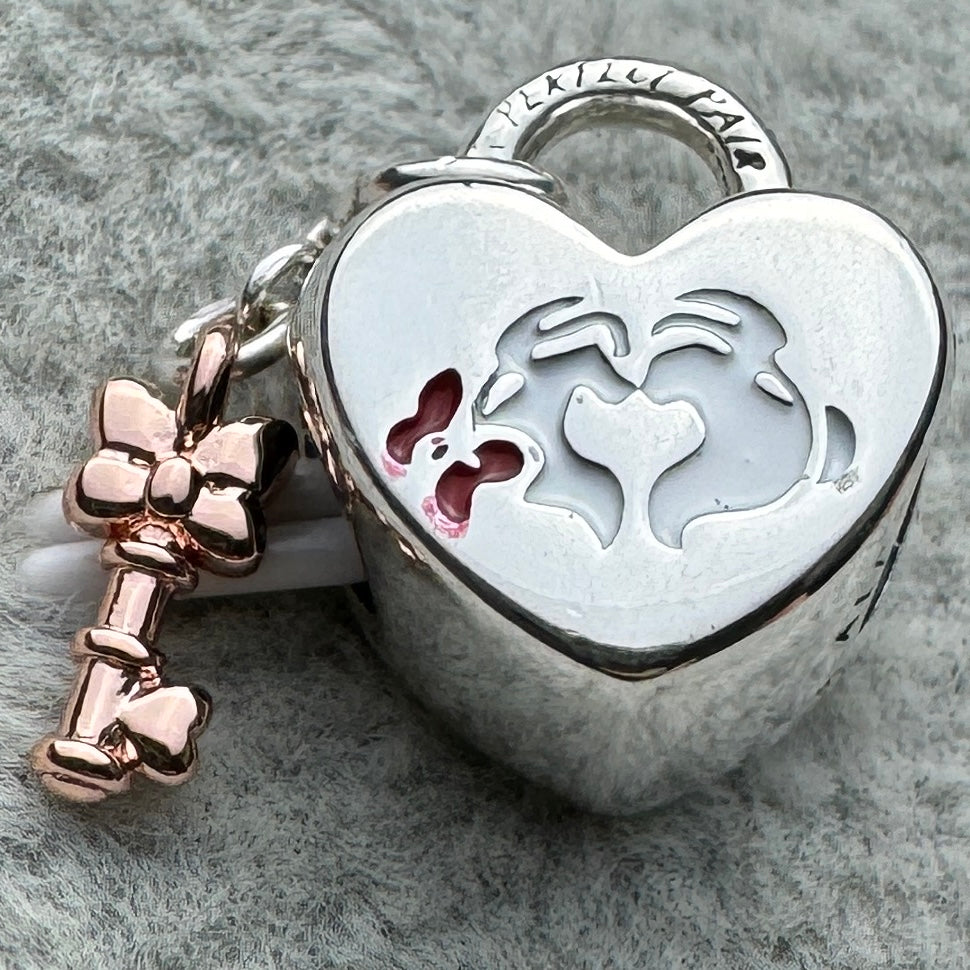 Charm Corazón Candado Mickey Y Minnie Disney Pandora Vista Desde Atrás