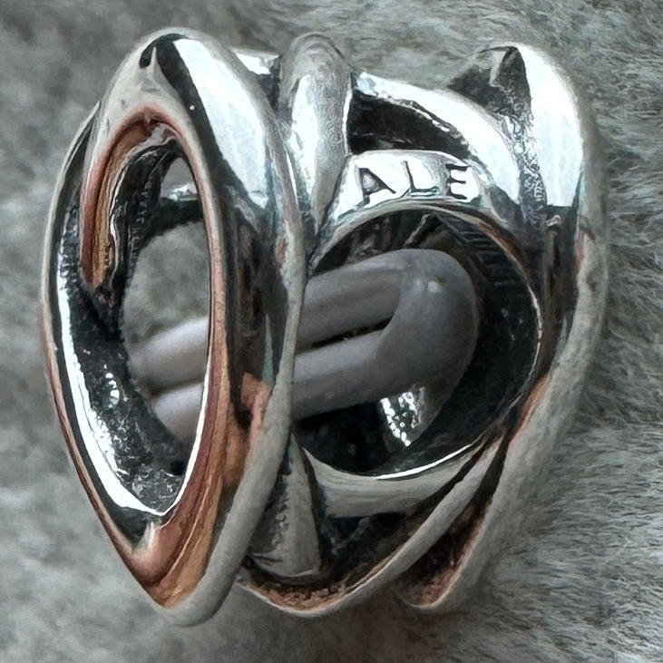 Charm Corazón Entrelazado Pandora Vista Lateral