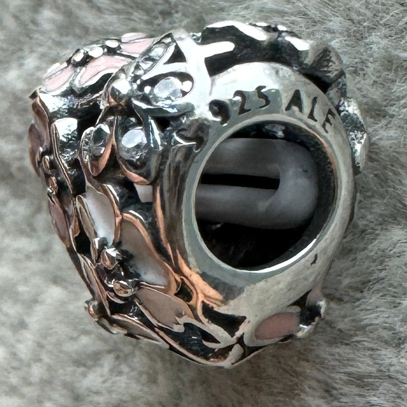 Charm Corazón Flores Rosas Y Blancas Pandora Vista Lateral