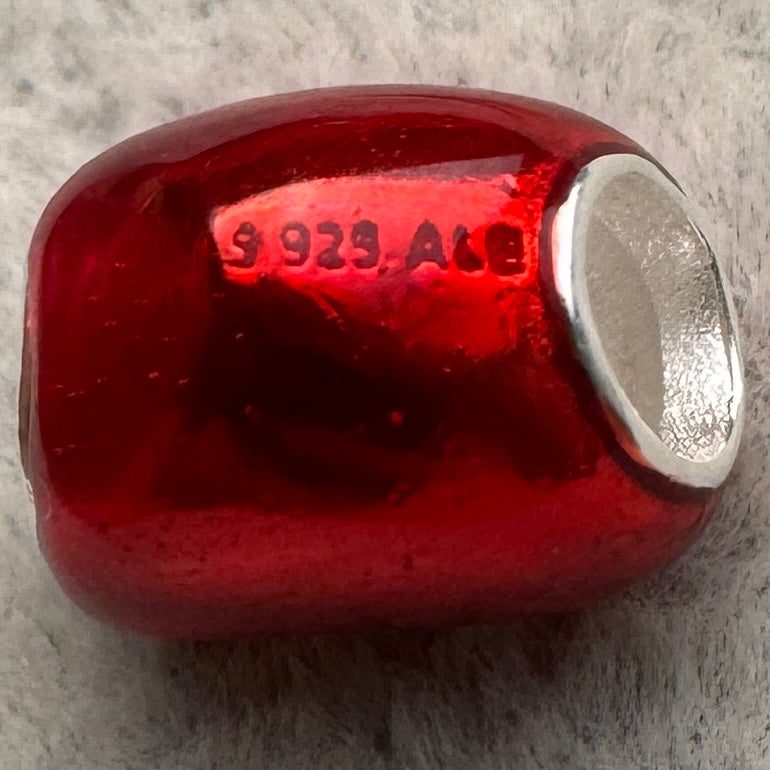 Charm Corazón Metálico Rojo Pandora Vista Desde Abajo
