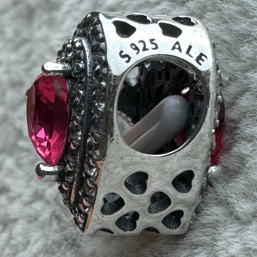 Charm Corazón Nivelado Rojo Brillante Pandora Vista Lateral