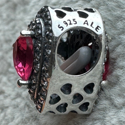 Charm Corazón Nivelado Rojo Brillante Pandora Vista Lateral