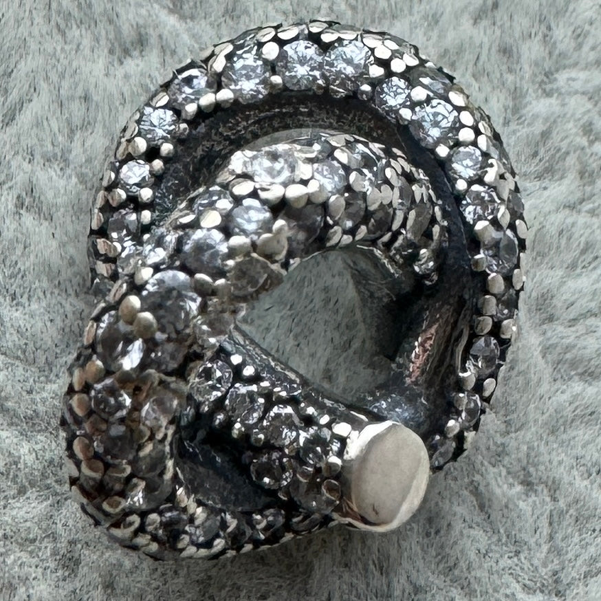 Charm Corazón Nudo Infinito Brillante Pandora Vista Desde Atrás