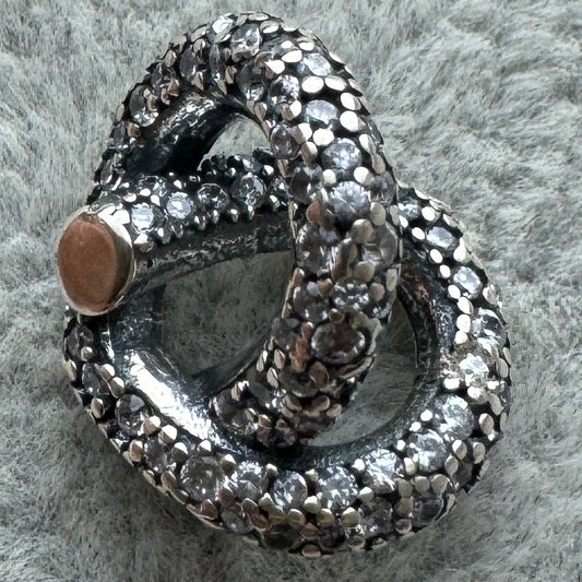 Charm Corazón Nudo Infinito Brillante Pandora Vista Frontal