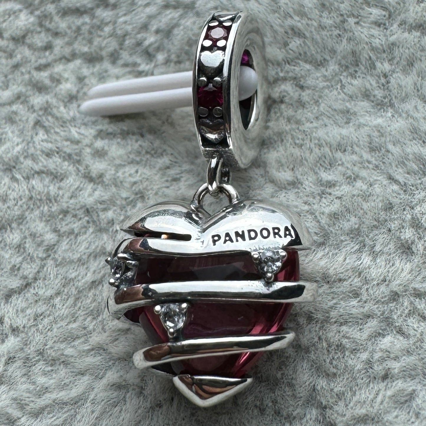 Charm Corazón Rosa Entrelazado Brillante Pandora Vista Desde Atrás