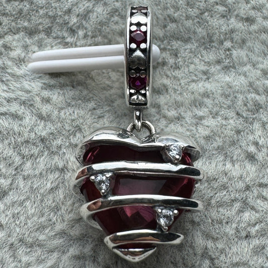 Charm Corazón Rosa Entrelazado Brillante Pandora Vista Frontal