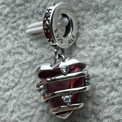 Charm Corazón Rosa Entrelazado Brillante Pandora Vista Lateral
