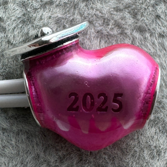Charm Corazón Rosa Graduación 2025 Pandora Vista Frontal