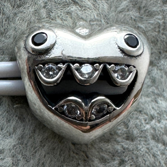 Charm Corazón Sonriendo Pandora Vista Frontal