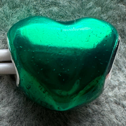 Charm Corazón Verde Metálico Pandora Vista Desde Atrás
