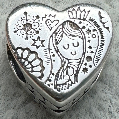 Charm Corazón Virgen Guadalupe Pandora Vista Frontal