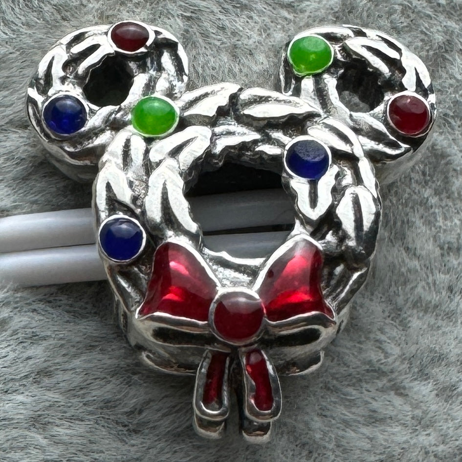 Charm Corona Navideña De Mickey Mouse Disney Pandora Vista Frontal