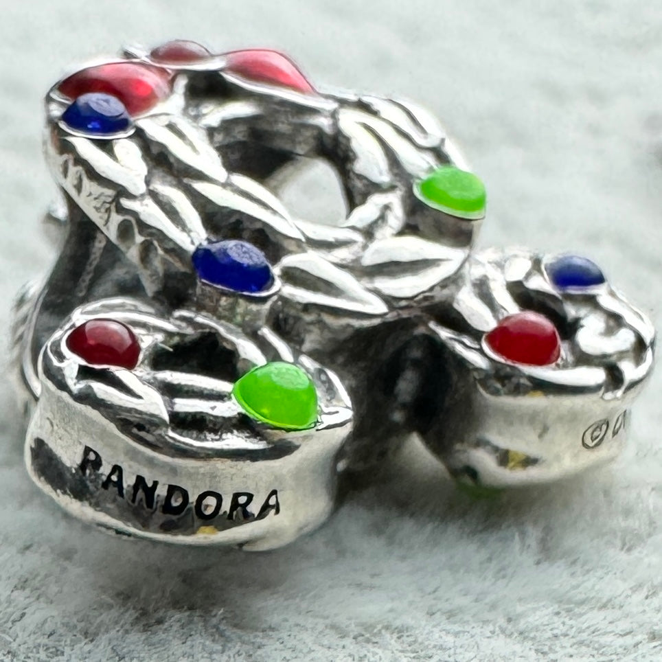 Charm Corona Navideña De Mickey Mouse Disney Pandora Vista Lateral