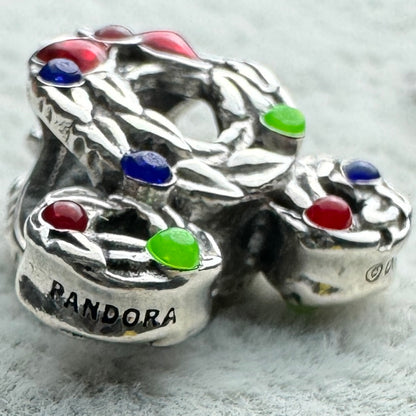 Charm Corona Navideña De Mickey Mouse Disney Pandora Vista Lateral